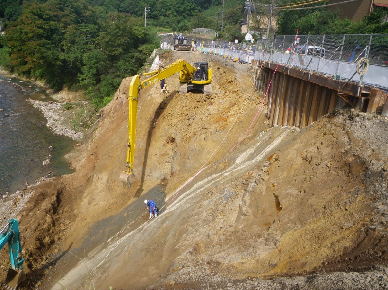 29災172号　主要地方道　金沢湯涌福光線道路災害復旧工事（軽量盛土工）