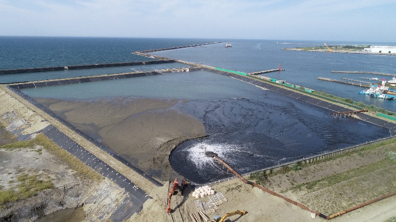 金沢港　県単埋立地整備工事（土砂受入工）